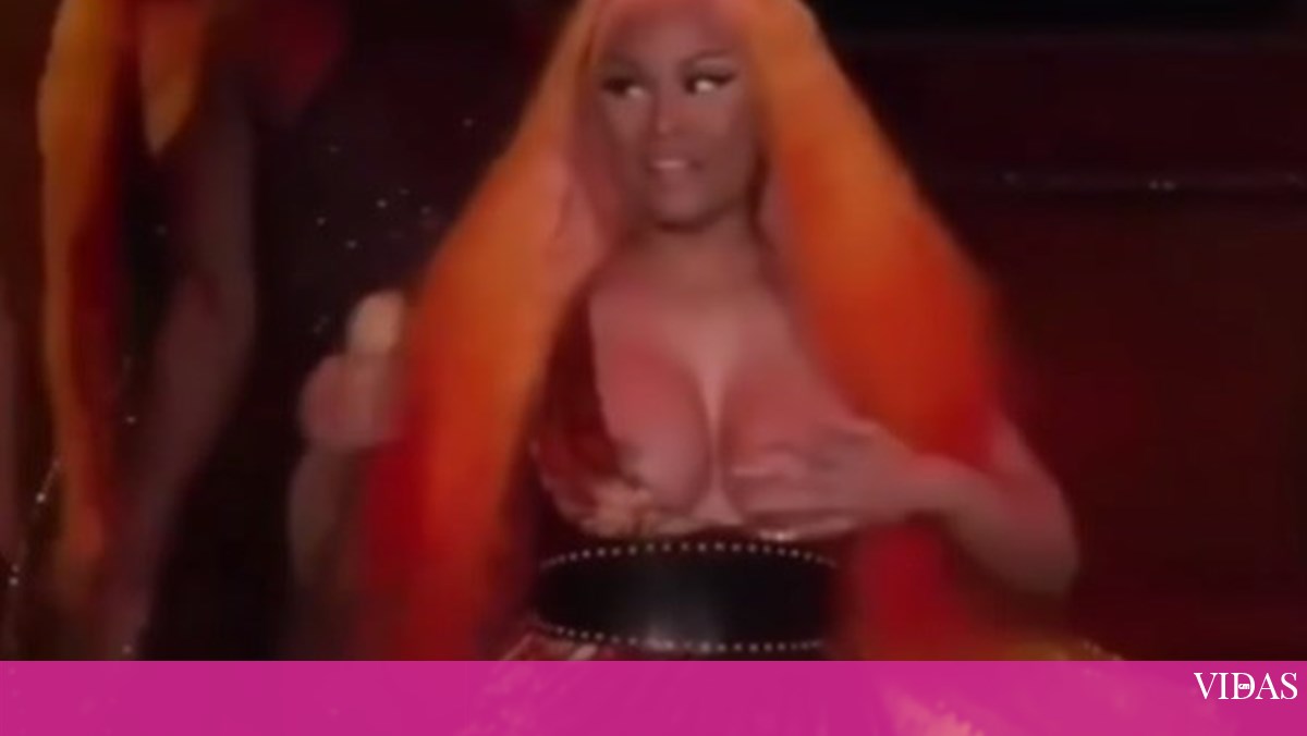 Nicki Minaj fica com seios à mostra no palco - a Ferver - Vidas