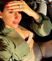 Georgina exibe nova aliança de noivado 