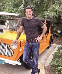 Luís Figo dá as boas-vindas ao rei Juan Carlos e é arrasado nas redes sociais