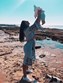 Rita Pereira na praia com o filho