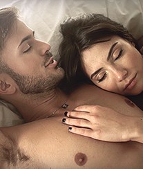 Carolina e David Carreira vivem paixão escaldante