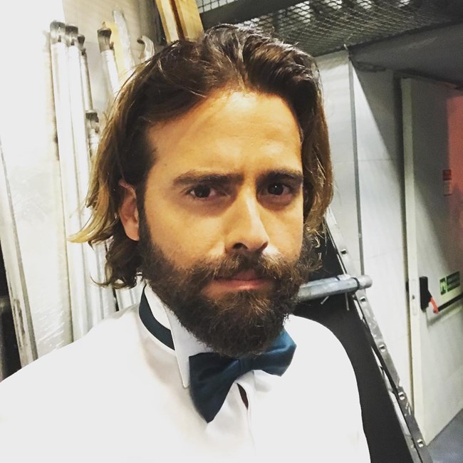 João Manzarra chora a morte do pai