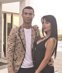 Cristiano Ronaldo e Georgina vivem romance de luxo junto ao mar