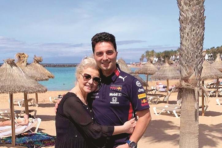 Ágata em viagem com o filho mais velho 