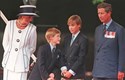 Princesa Diana com os filhos, Harry e William, e o marido, Príncipe Carlos