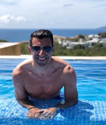 Luís Figo inaugura época balnear
