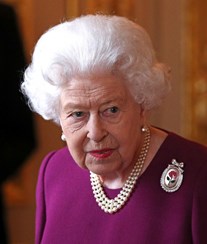 Funcionário do Palácio que roubou pijamas à Rainha Isabel II condenado a pena de prisão 
