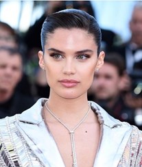 Sara Sampaio brilha em Cannes 