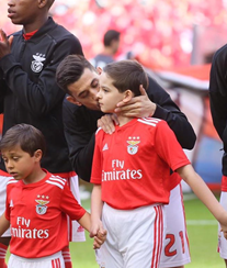 Pizzi realiza sonho de criança que sofreu AVC