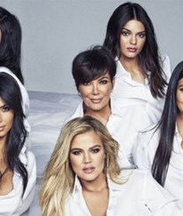 Clã Kardashian em guerra com namorado de Kris Jenner