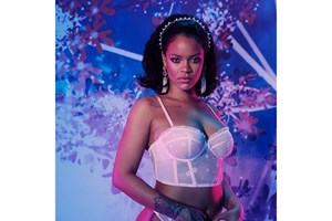 Imparável! Rihanna arrasa em lingerie