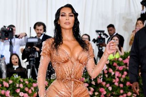 A ousadia e sensualidade de Kim Kardashian na Met Gala 2019