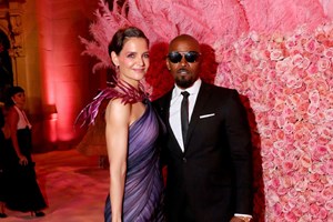 Oficial: Katie Holmes assume namoro com Jamie Foxx