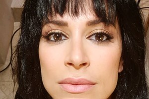 Dânia Neto surpreende e faz mudança de visual