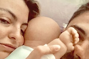 Jessica e Diogo 'treinam' para ser pais