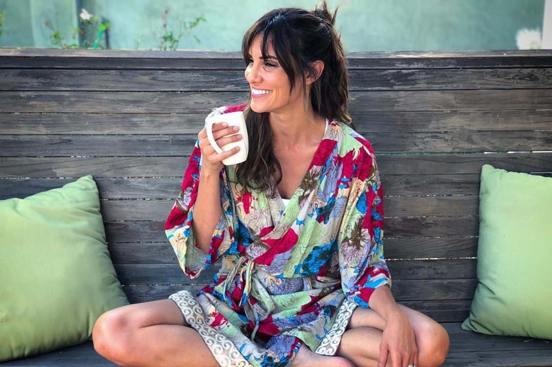 Daniela Ruah diverte-se com a família na praia - Nas Redes - Vidas