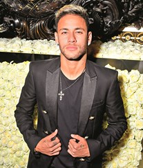 Ex de brasileira que incrimina Neymar condena craque