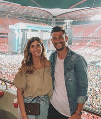 Pizzi comemora dois anos de casamento com mensagem emotiva