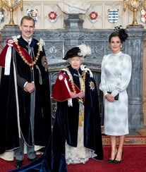 Felipe VI condecorado por Rainha Isabel II