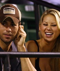 Enrique Iglesias e Anna Kournikova celebram de duas décadas de paixão