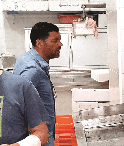 Sérgio Conceição em noite de São João com 30 quilos de sardinha à mesa com amigos 