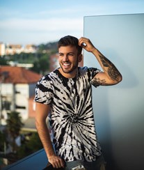 David Carreira "goza" com sotaque do Porto na televisão brasileira
