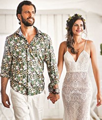 Cuca Roseta renova votos de casamento com vestido sedutor