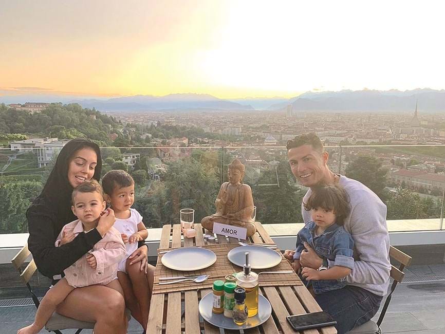 Cristiano Ronaldo revela que a família - e principalmente Georgina Rodríguez - foi o seu grande pilar no caso Mayorga. 