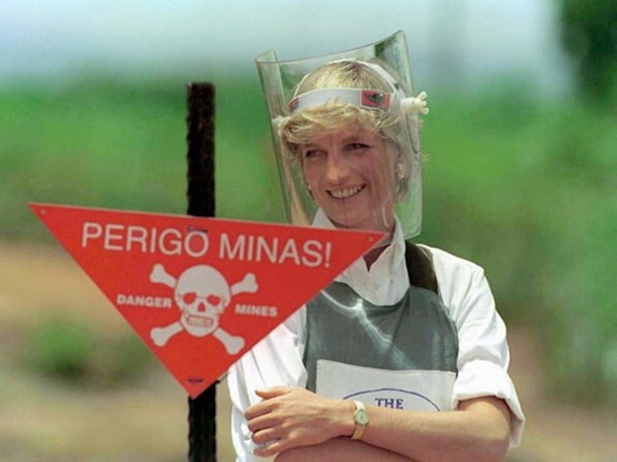 Em Janeiro de 1997, Diana de Gales deslocou-se a em Angola em missão pela retirada das minas terrestres nos campos de guerra