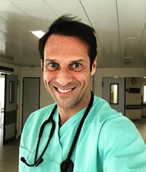 José Carlos Pereira faz cirurgia plástica ao nariz