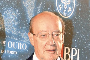 Pinto da Costa feliz ao lado da namorada