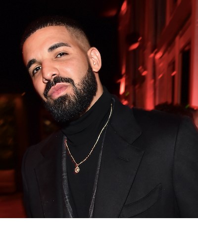 Fã cai do segundo andar durante atuação de Drake