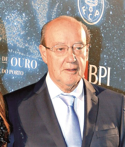 Pinto da Costa feliz ao lado da namorada