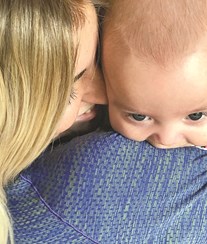 Jessica Athayde não consegue estar afastada do filho Oliver
