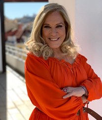 Teresa Guilherme mostra-se entusiasmada durante visita à casa do 'Big Brother'