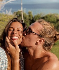 Carolina Loureiro assume paixão no Brasil