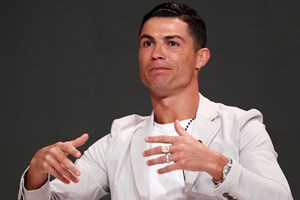 Cristiano Ronaldo exibe jóias de mais de um milhão de euros
