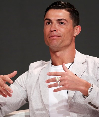 Cristiano Ronaldo exibe jóias de mais de um milhão de euros