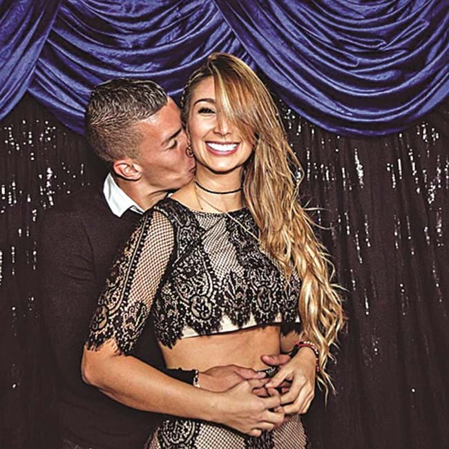 Matheus Uribe faz várias declarações públicas de amor à mulher