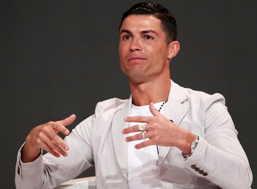 Jóias de Cristiano Ronaldo não passaram despercebidas 