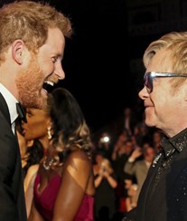 Elton John soube da decisão de Harry primeiro do que a Rainha