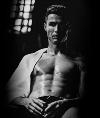 Cristina Ferreira rendida a abdominais de Cristiano Ronaldo