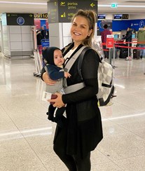 Katia Aveiro viaja com a filha bebé