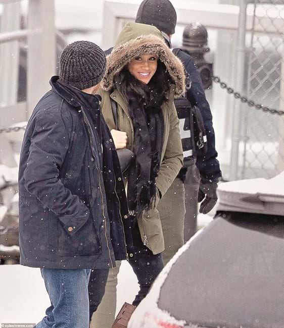 Meghan Markle mostrou-se bem-disposta na sua primeira aparição pública após deixar Londres 