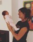 Cláudia Vieira radiante com a filha Caetana
