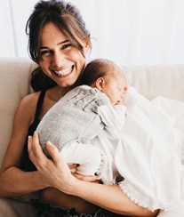 Cláudia Vieira mostra momento inédito com a filha bebé