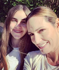 Fernanda Serrano brilha em nova campanha ao lado da filha
