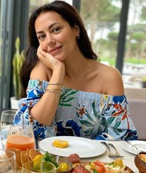 Sofia Ribeiro faz de tudo para salvar negócio
