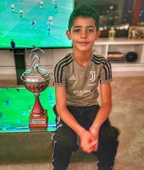 Filho de Cristiano Ronaldo grava vídeos com os primos e torna-se estrela no Tiktok 