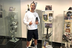 CR7 visita museu: "É bom estar de volta a casa"
